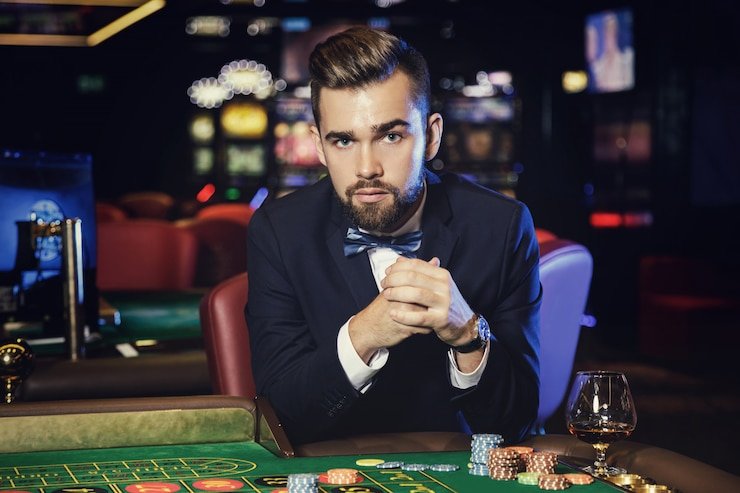 Comparison of live roulette table stream on Android APK and iOS browser showing similar playback quality and interface layout